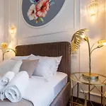 Old Town Luxury Apartment *