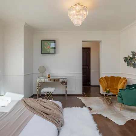 Old Town Luxury Apartment *