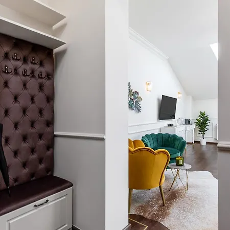 Old Town Luxury Apartament *