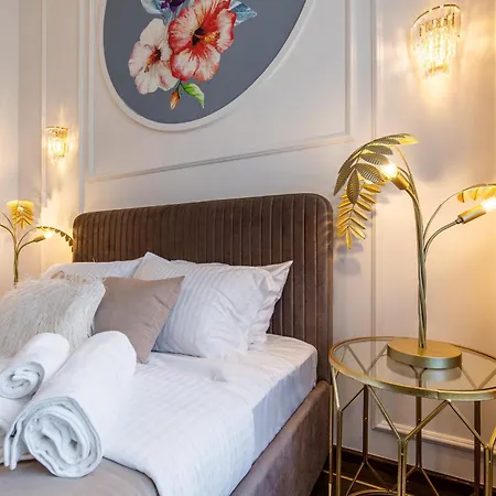 Old Town Luxury Apartament *