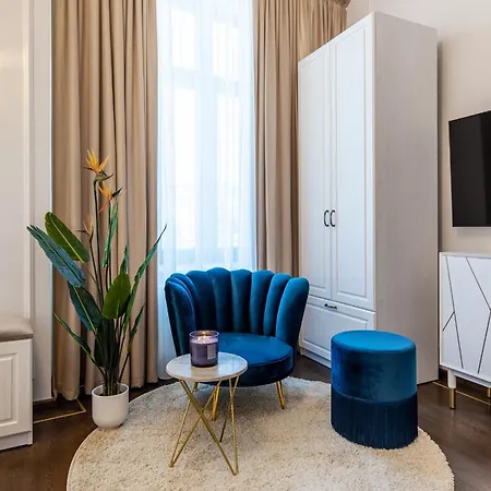 Old Town Luxury Apartment