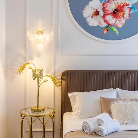 Apartment Old Town Luxury *