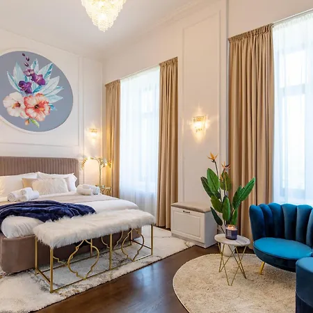 Old Town Luxury Apartment *