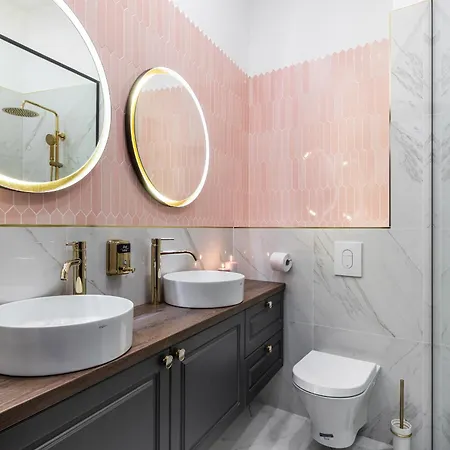 Old Town Luxury Apartament *